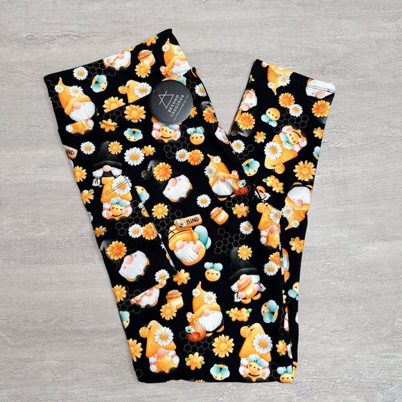 Honey Bee Gnomes Print Soft Black & Yellow Leggings W/ Pockets - Capri or Full - Picture 2 of 5